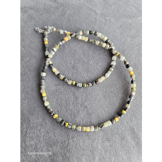 Naszyjnik z kamieni jaspis trzmieli